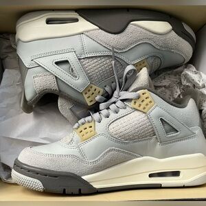 AIR JORDAN 4 RETRO SE PHOTON DUST/PALE VANILLA

POUSSIERE DE PHOTON